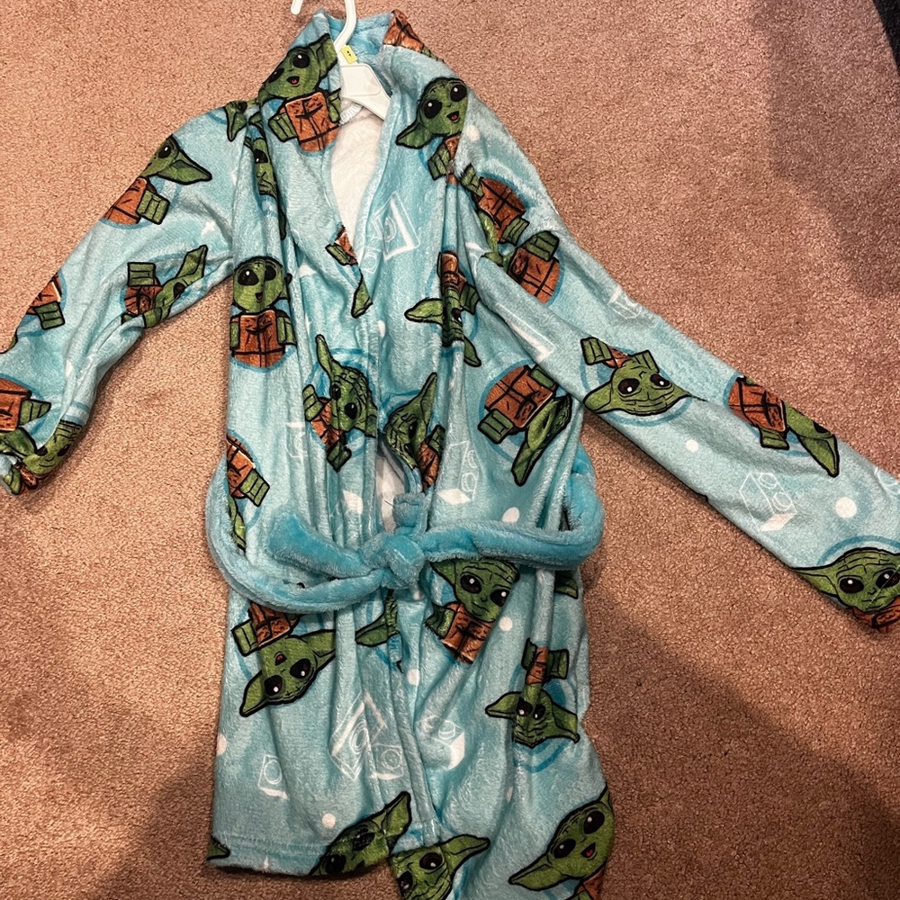 Baby Yoda Grogu bathrobe Size 7/8